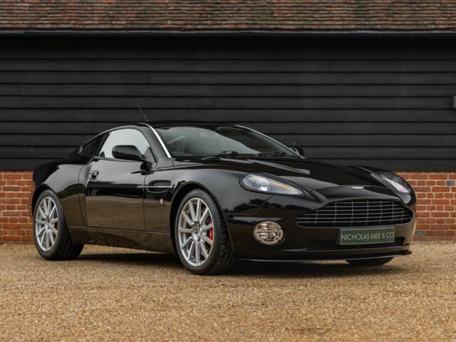 Immagine 1/50 di Aston Martin V12 Vanquish S (2007)