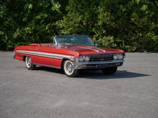 Image 1/47 of Oldsmobile 98 Starfire (1961)
