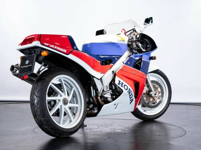 Honda VFR 750R RC 30