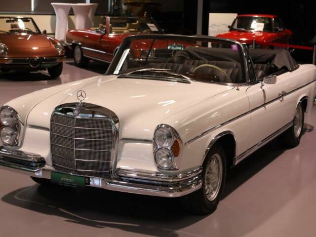 Image 1/28 of Mercedes-Benz 300 SE (1965)