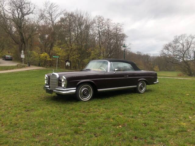 Mercedes-Benz 280 SE
