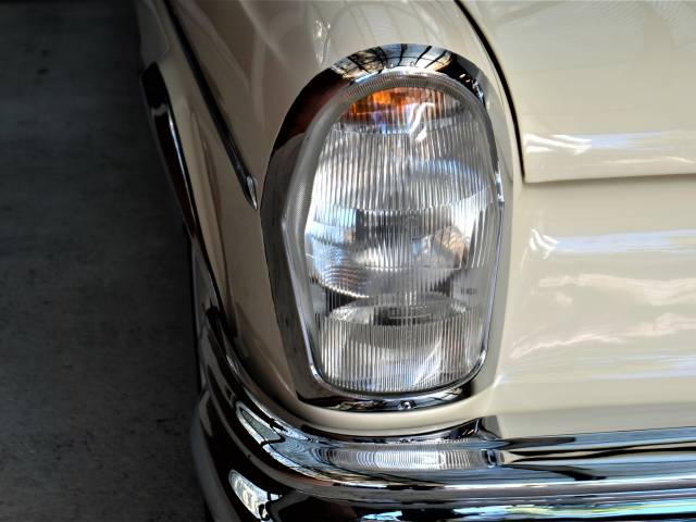 Mercedes-Benz 300 SE