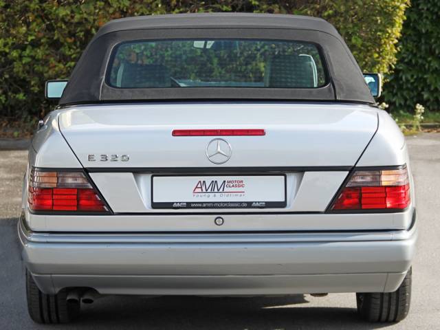 Mercedes-Benz E 320
