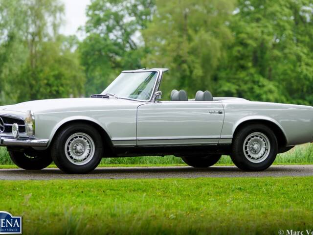 Mercedes-Benz 230 SL