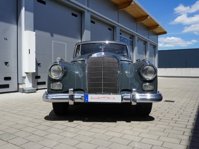 Mercedes-Benz 300 d
