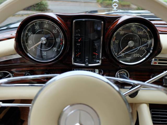 Mercedes-Benz 300 SE