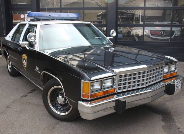 Bild 1/9 von Ford LTD Crown Victoria (1986)