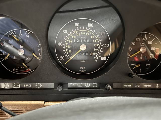 Mercedes-Benz 560 SL