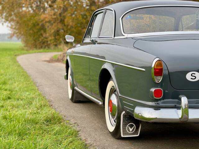 Volvo P 121