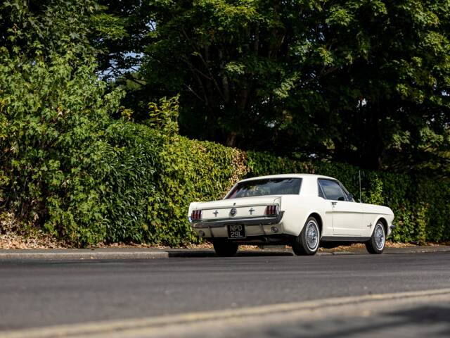 Ford Mustang 200