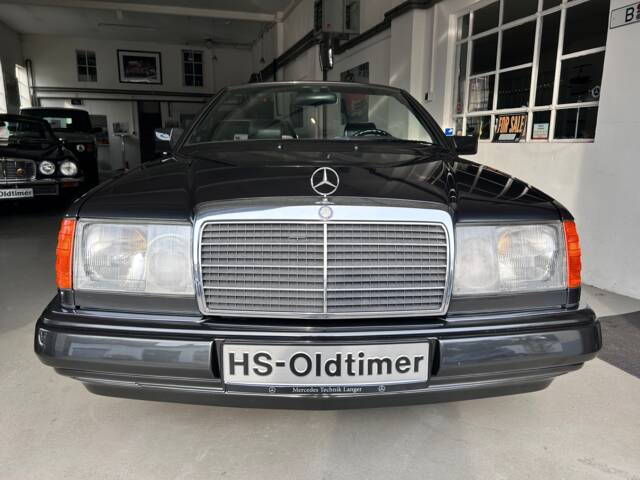 Immagine 1/28 di Mercedes-Benz 300 CE-24 (1993)