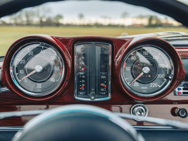 Mercedes-Benz 250 SE