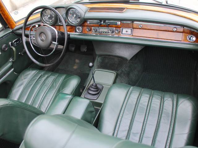 Mercedes-Benz 280 SE