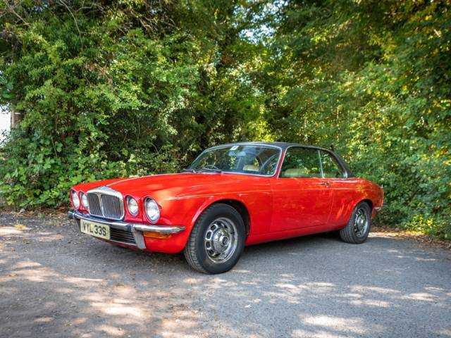 Image 1/11 of Daimler Double Six (1978)