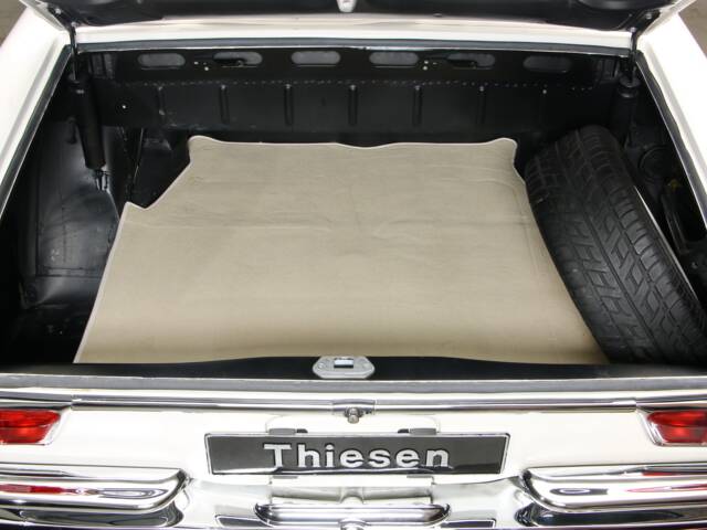 Mercedes-Benz 300 SE