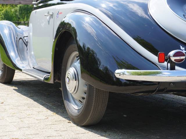 BMW 327