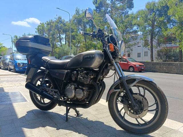 Yamaha XZ 550