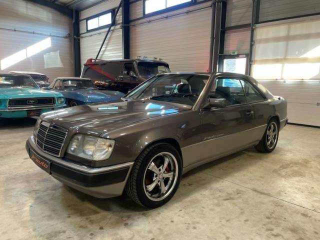 Mercedes-Benz 220 CE