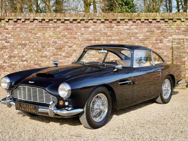 Aston Martin DB 4