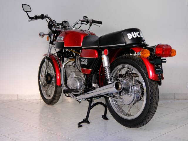 Ducati 750 GT