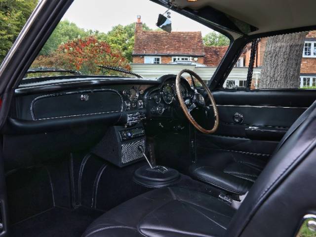 Aston Martin DB 6 Vantage
