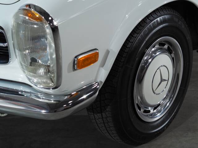 Mercedes-Benz 280 SL