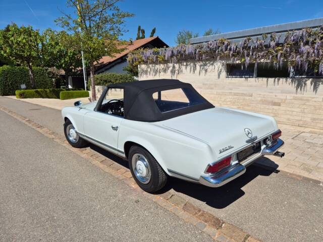 Mercedes-Benz 230 SL