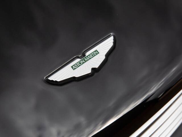 Aston Martin DB 9
