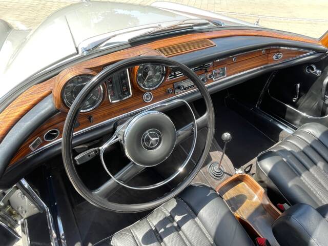 Mercedes-Benz 250 SE