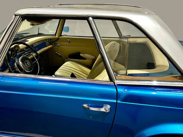 Mercedes-Benz 230 SL
