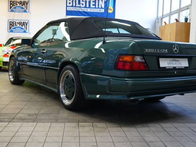 Mercedes-Benz 300 CE-24
