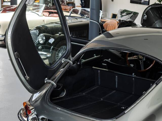 Jaguar E-Type 3.8