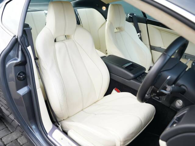 Aston Martin DB 9