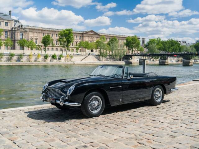 Aston Martin DB 5 Volante