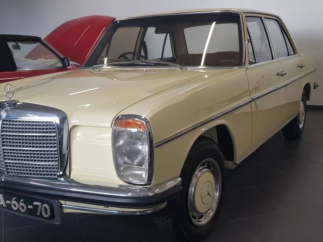 Image 1/50 of Mercedes-Benz 230 (1969)