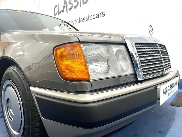 Bild 1/23 von Mercedes-Benz 230 E (1991)