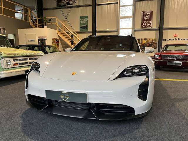 Porsche Taycan GTS Sport Turismo