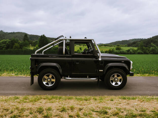 Bild 1/13 von Land Rover Defender SVX (2008)
