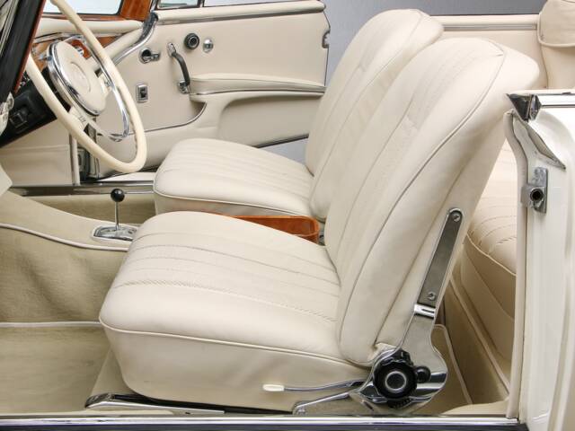 Mercedes-Benz 300 SE