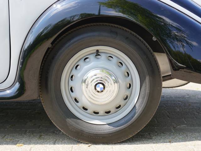 BMW 327
