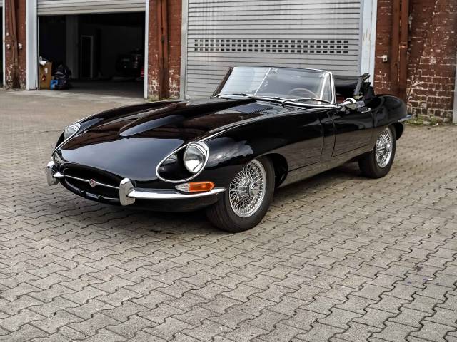 Image 1/50 of Jaguar E-Type (1968)