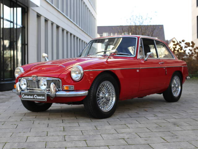 Image 1/67 of MG MGC GT (1969)