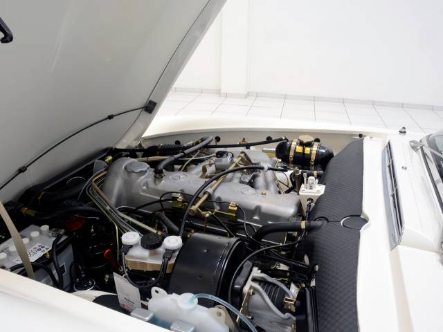Mercedes-Benz 280 SL
