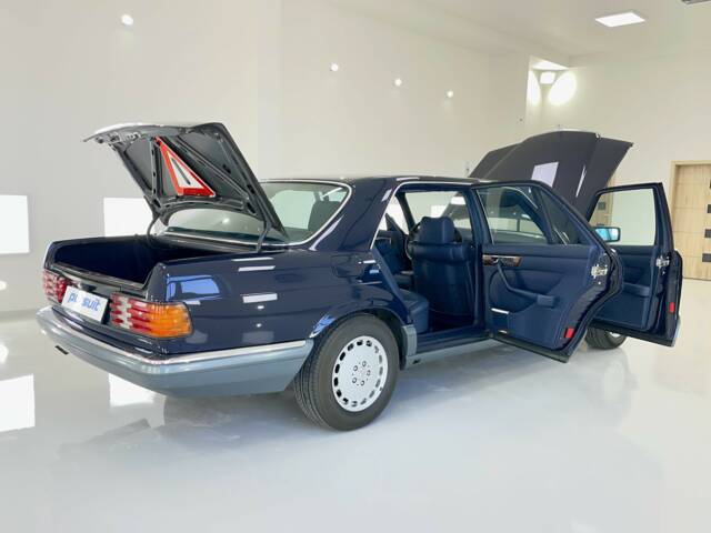 Mercedes-Benz 560 SEL