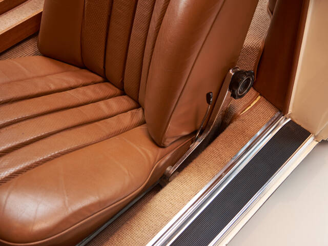 Mercedes-Benz 230 SL