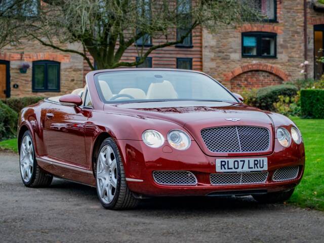 Imagen 1/23 de Bentley Continental GTC (2007)