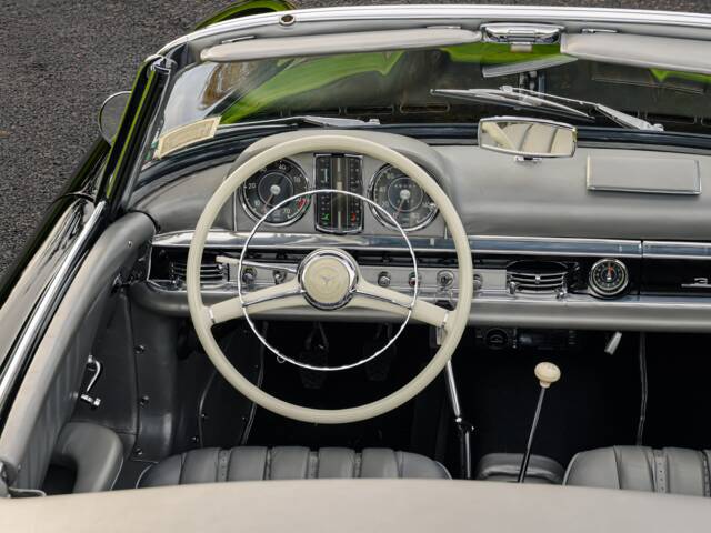 Mercedes-Benz 300 SL Roadster