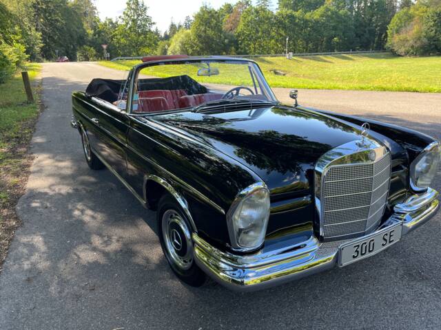 Mercedes-Benz 300 SE