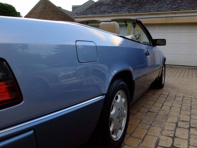 Mercedes-Benz 320 CE