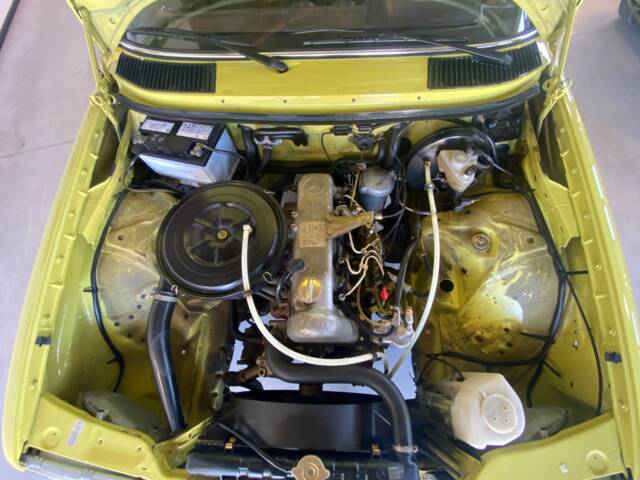 Mercedes-Benz 200 D